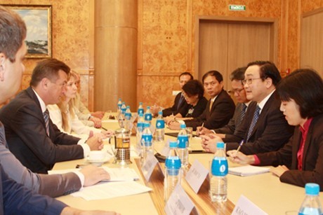 Le vice-PM Hoàng Trung Hai en visite à Vladivostok en Russie - ảnh 1